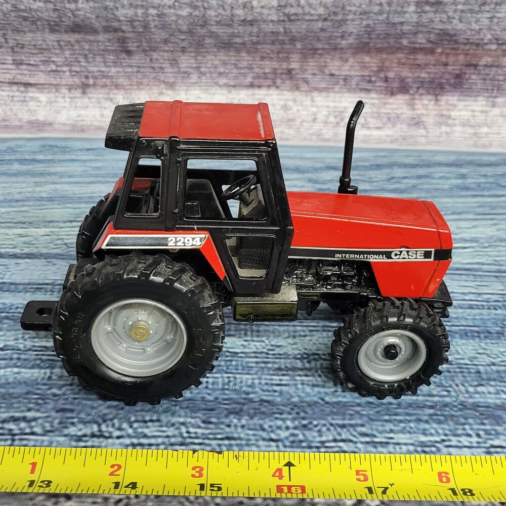 Vtg Ertl 1/32 scale die-cast/plastic IH Case 2294 w/frontend tractor red/black
